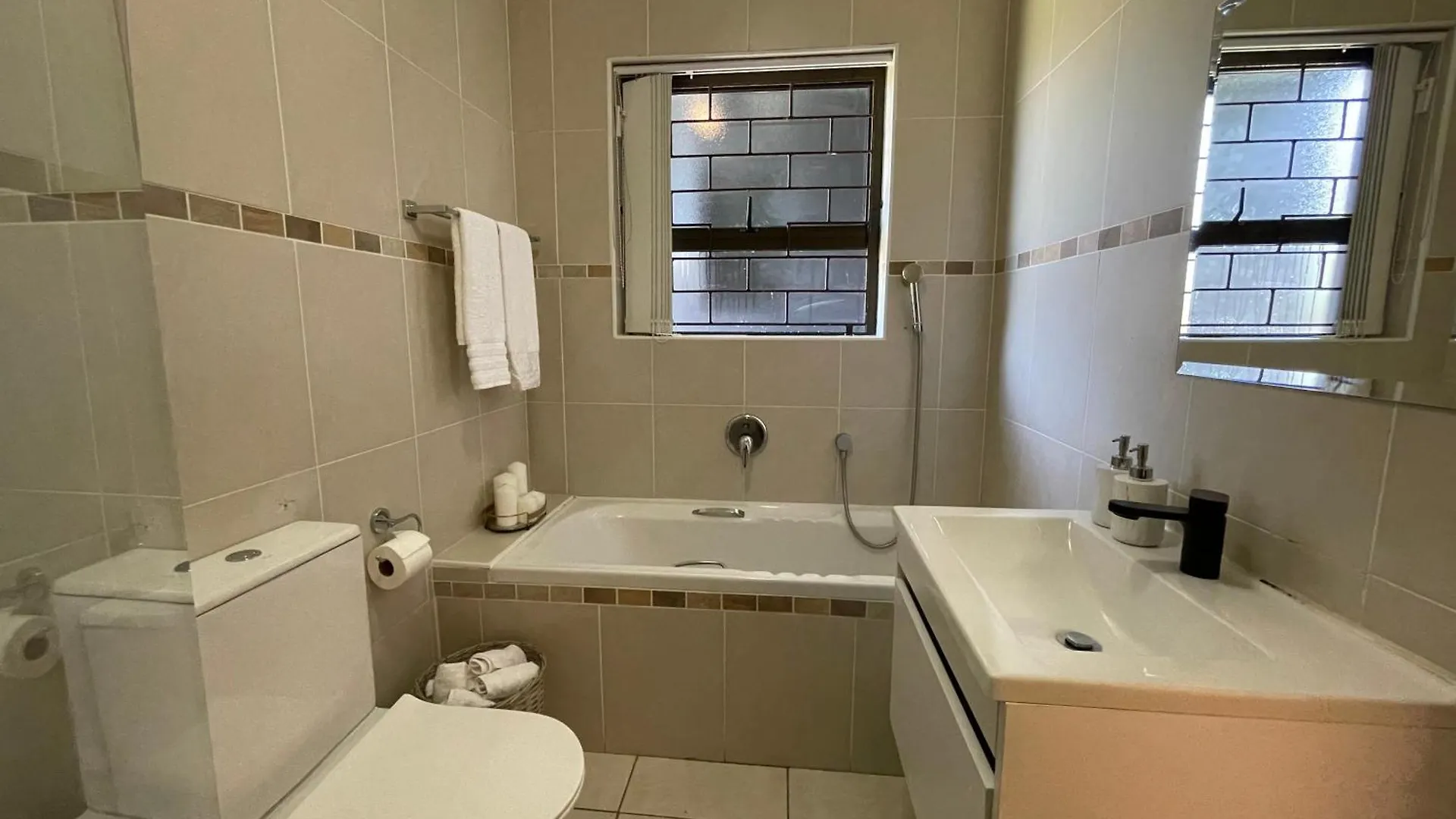 Domin Luxury Suites Cape Town Guest house